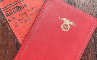 Harvinaisempi vanhan kaartin puoluepassi NSDAP