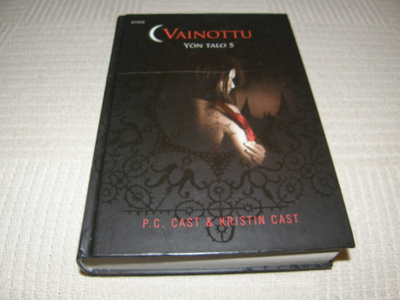 Cast Vainottu Yön talo 5 -sid