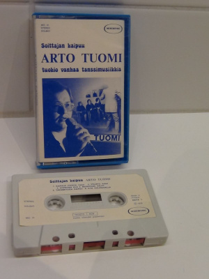 ARTO  TUOMI,  SOITTAJAN  KAIPUU