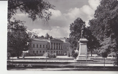 Turku brahen patsas ja puistoa.