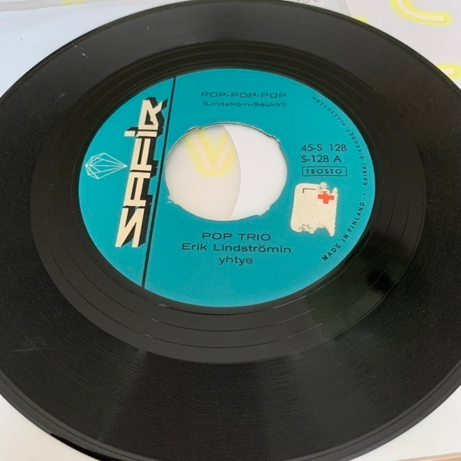 POP TRIO: Pop-pop-pop * Kun sanoo k y l l ä * FIN 1965