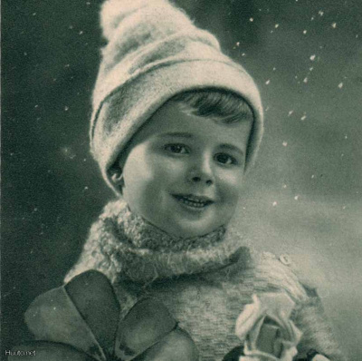 LAPSI / Pipopäinen poika ja neliapila lumisateessa. 1930-l.