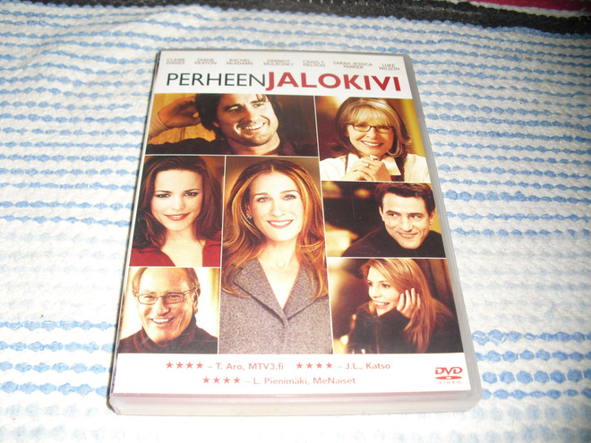 PERHEEN JALOKIVI (Claire Danes)***
