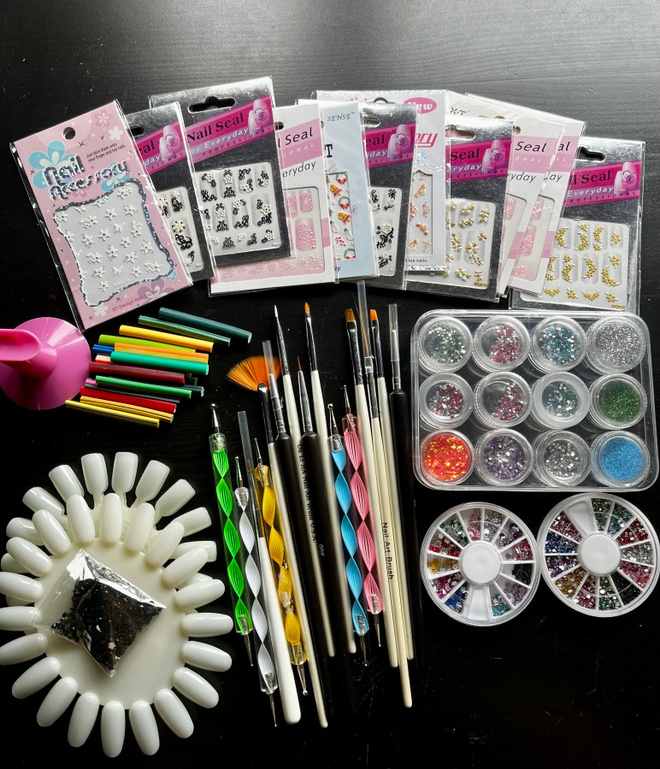 Nail Art koristeita kynsille