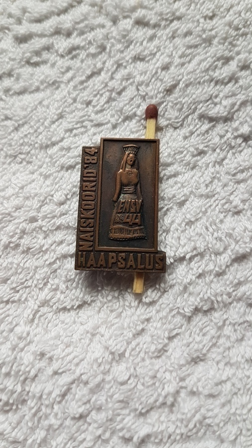 Naiskoorid Haapsalus 1984 Rintamerkki