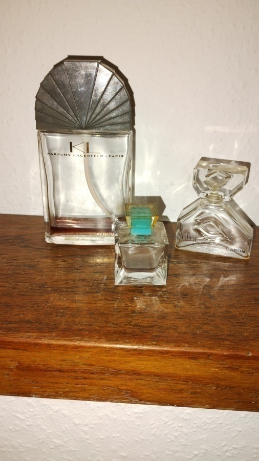PARFYYMI PULLO  Karl Lagerfeld