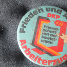 DDR: Frieden und Arbeit '84 -pinssi - pikkukuva 1