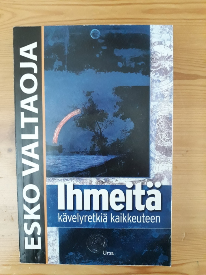 Esko Valtaoja : Ihmeitä kävelyretkiä kaikkeuteen