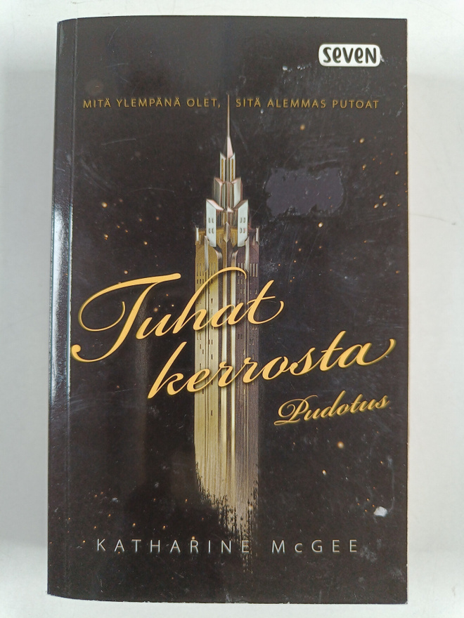 Katharine McGee : Tuhat kerrosta 1 : Pudotus