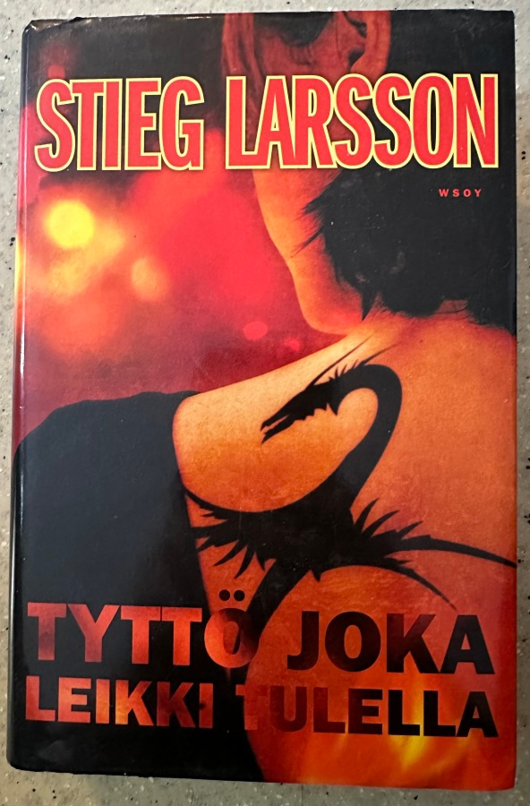 [Kirja] STIEG LARSSON: TYTTÖ JOKA LEIKKI TULELLA