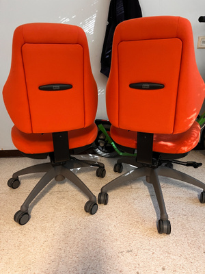 2X ISKUn työtuolia