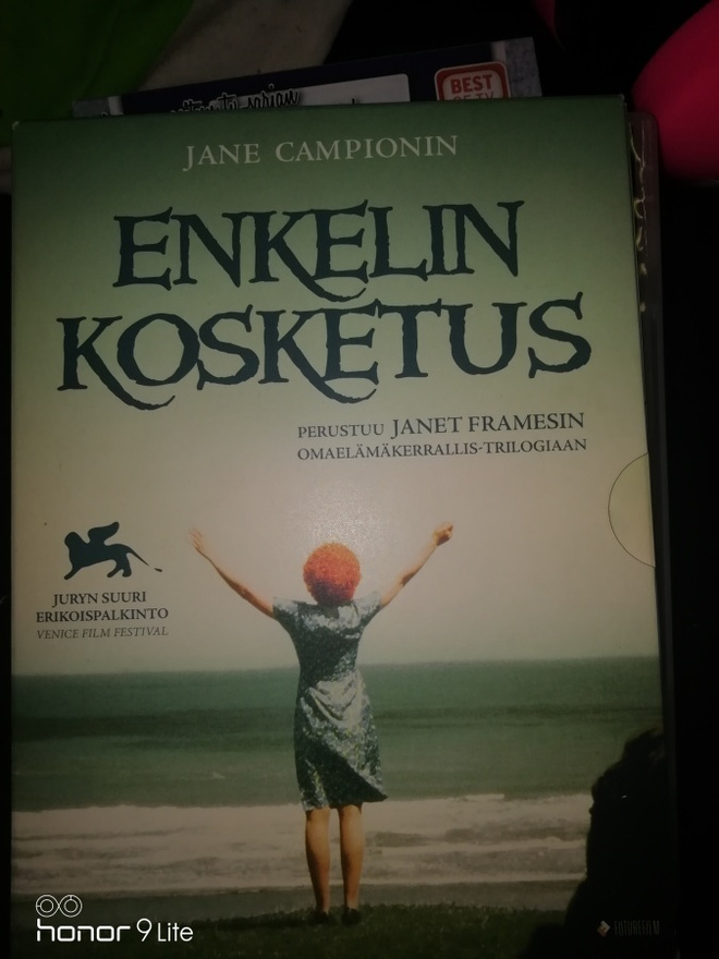 Enkelin kosketus
