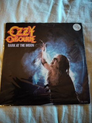 Ozzy Osbourne  - Bark at The moon