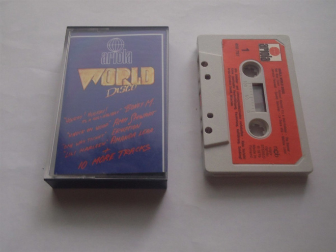 ARIOLA WORLD DISCO c-kasetti ( Hyvä kunto )