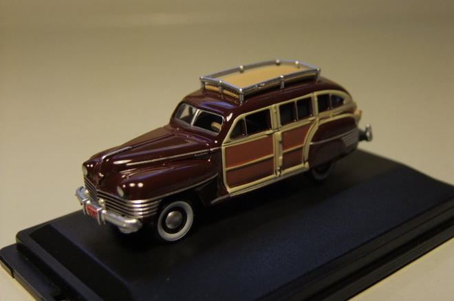 Chrysler t&c woody wagon -42 1:87