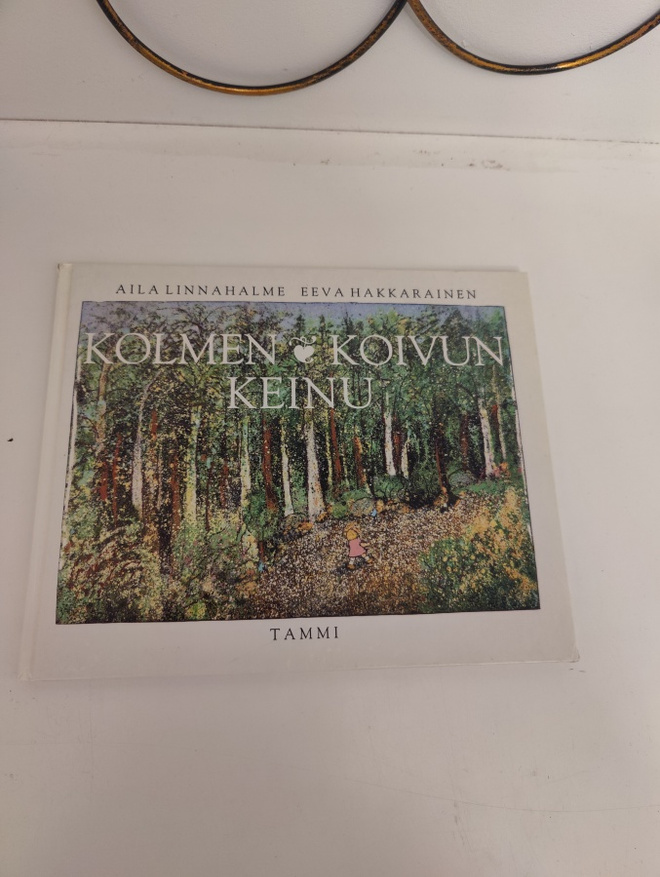 Aila Linnahalme; Kolmen koivun keinu