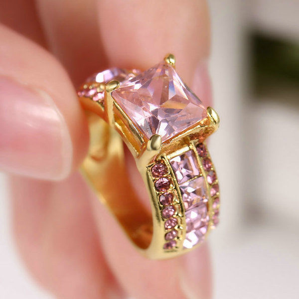 84 .. 14k Kulta Princess Pink Sapphire Kaunis .. Sormus