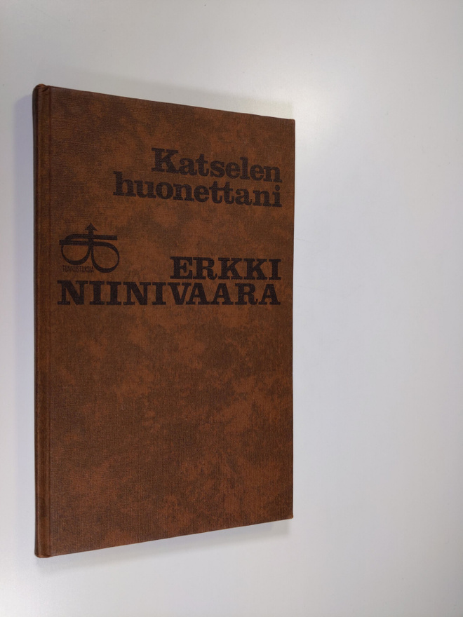 Erkki Niinivaara : Katselen huonettani