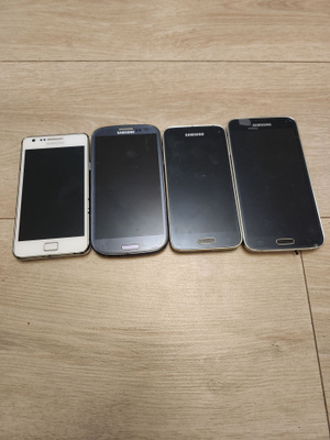 4kpl Samsung puhelinta