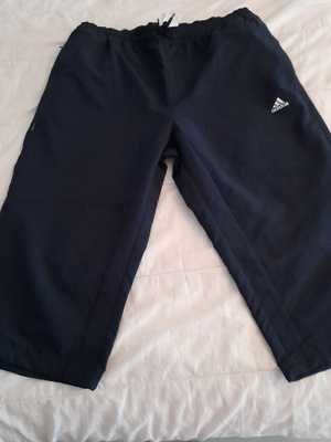 Kuin uudet miesten Adidas 3/4-pituiset urheiluhousut / capri