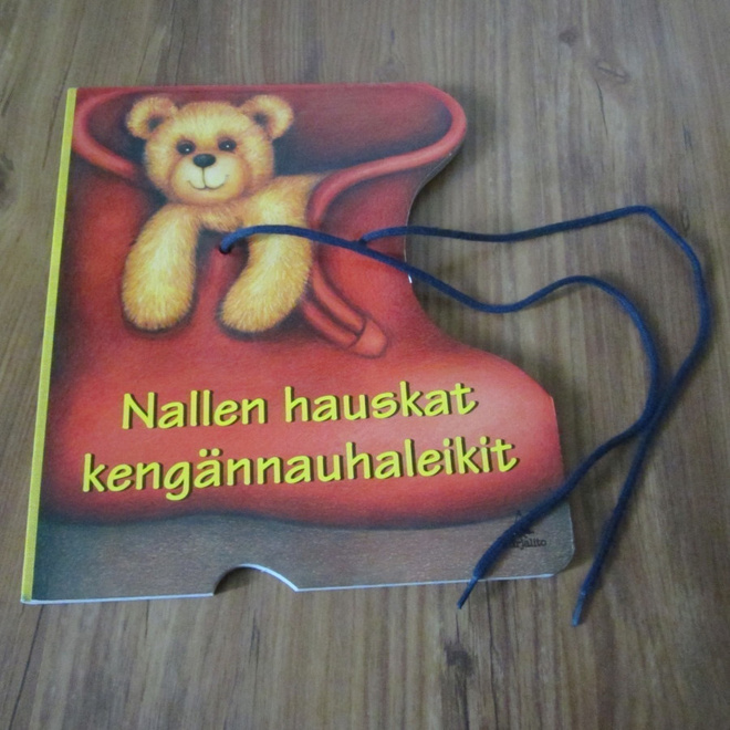 Nallen hauskat kengännauhaleikit