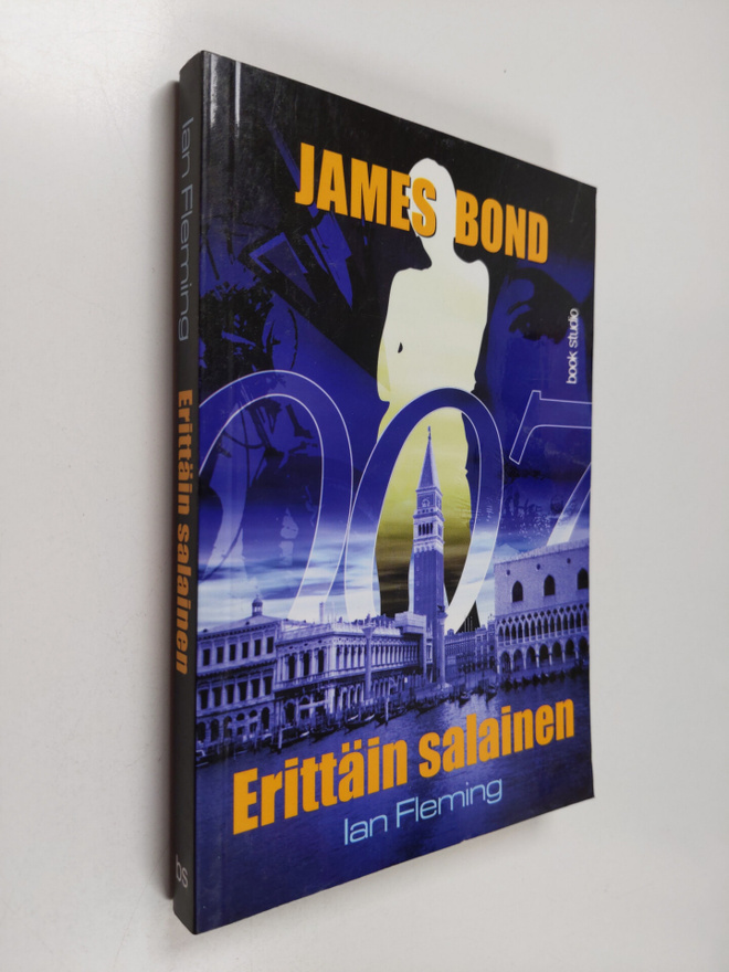 Ian Fleming : Erittäin salainen : viisi tuokiokuvaa James...