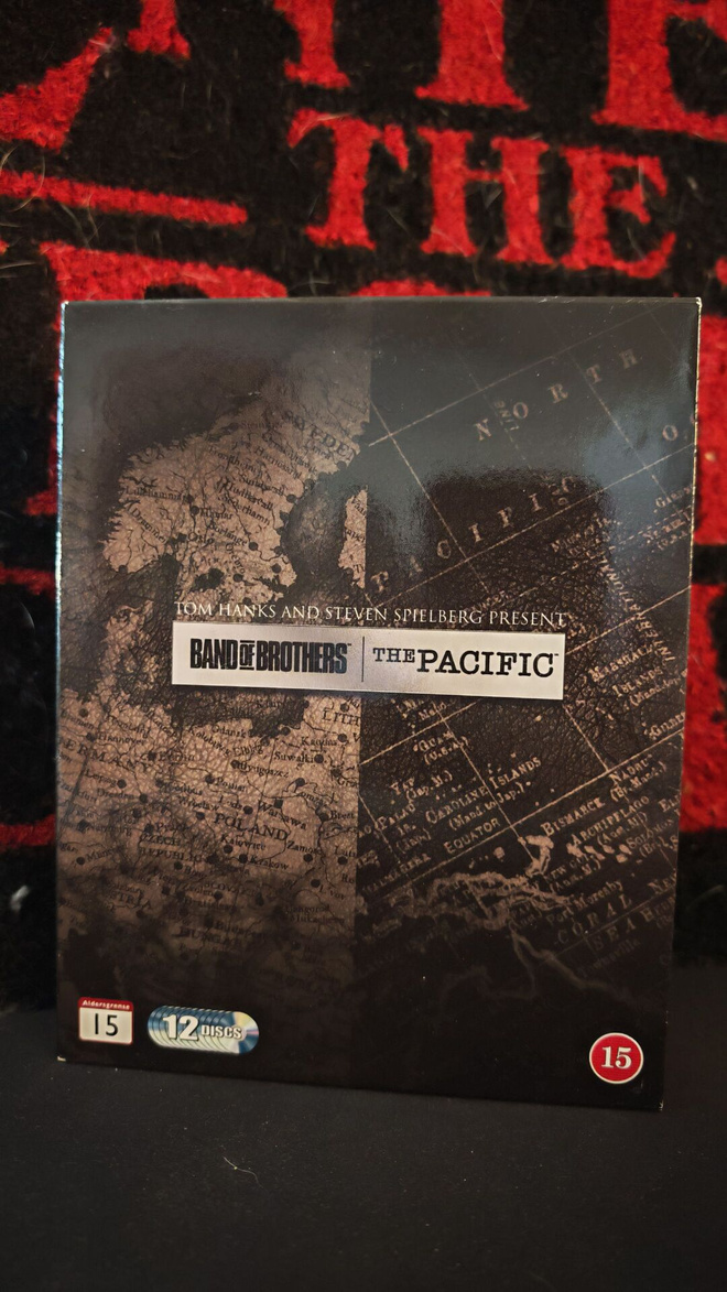 Band of Brothers/ The Pacific boksi