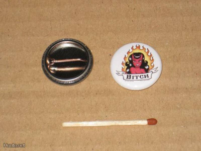 Pin-Up Bitch rintanappi 1" j4