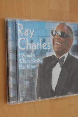 CD Ray Charles : I wonder who's kissing her now