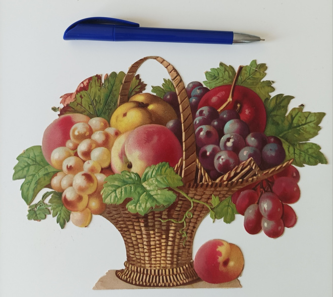 * valtava hedelmäkori, vanha, 23,5 x 17 cm *