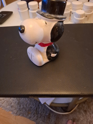Vanha Snoopy patsas.