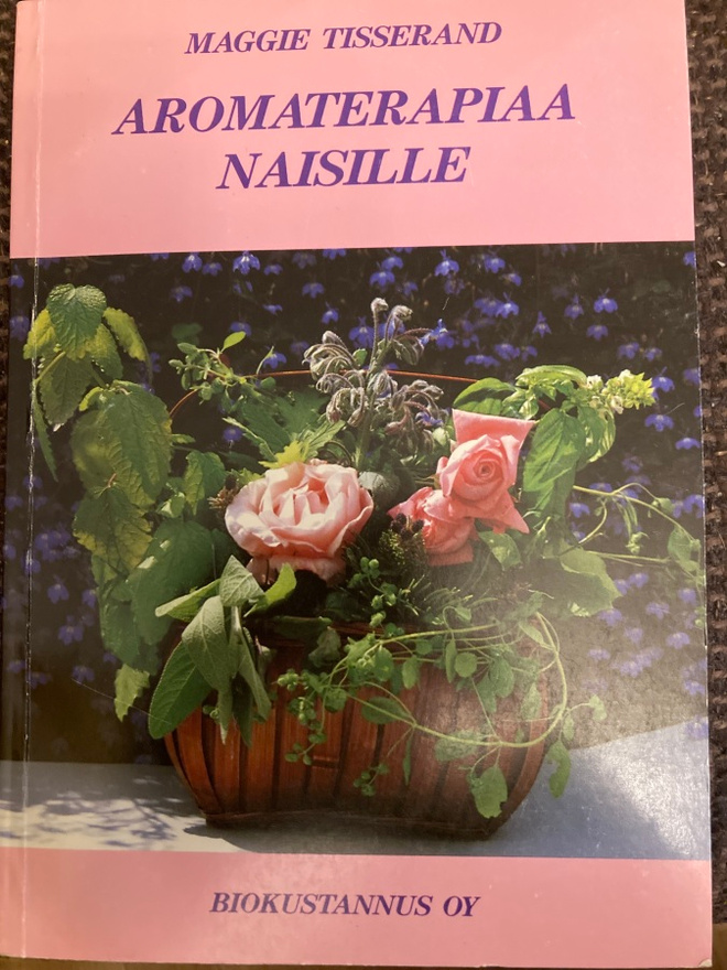 MAGGIE TISSERAND: AROMATERAPIAA NAISILLE
