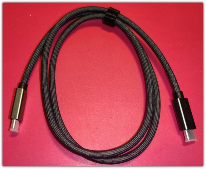 Ugourd 240W / 40Gpbs USB 4 / Thunderbolt 4 -johto #30382