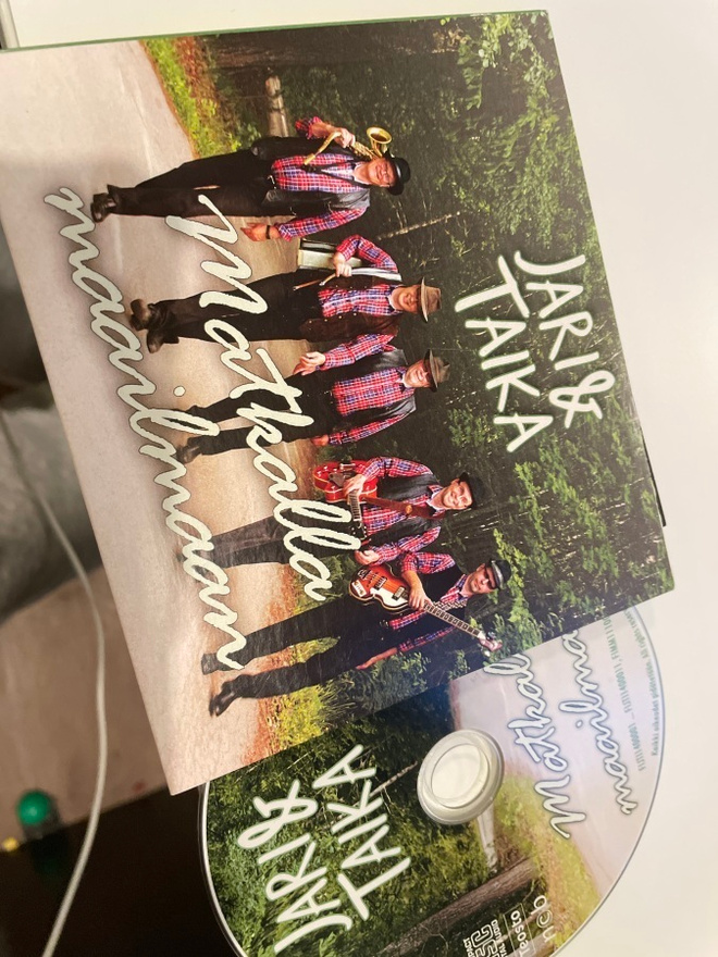 Jari & Taika / matkalla maailmaan CD