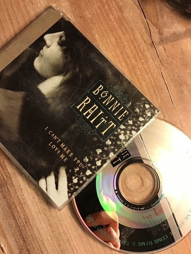 Bonnie Raitt . I cant make you love me CDS single