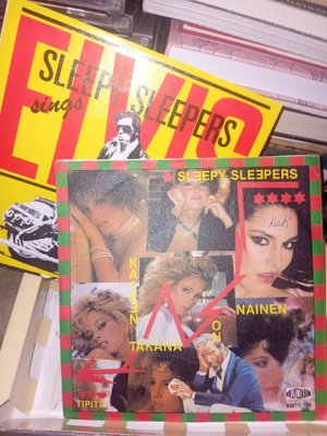 2 kpl 7"single Sleepy Sleepers  ( SIS POSTIKULU )