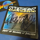 SCORPIONS 2x NIMIKIRJOITUSET BOOKLETISSA - pikkukuva 1
