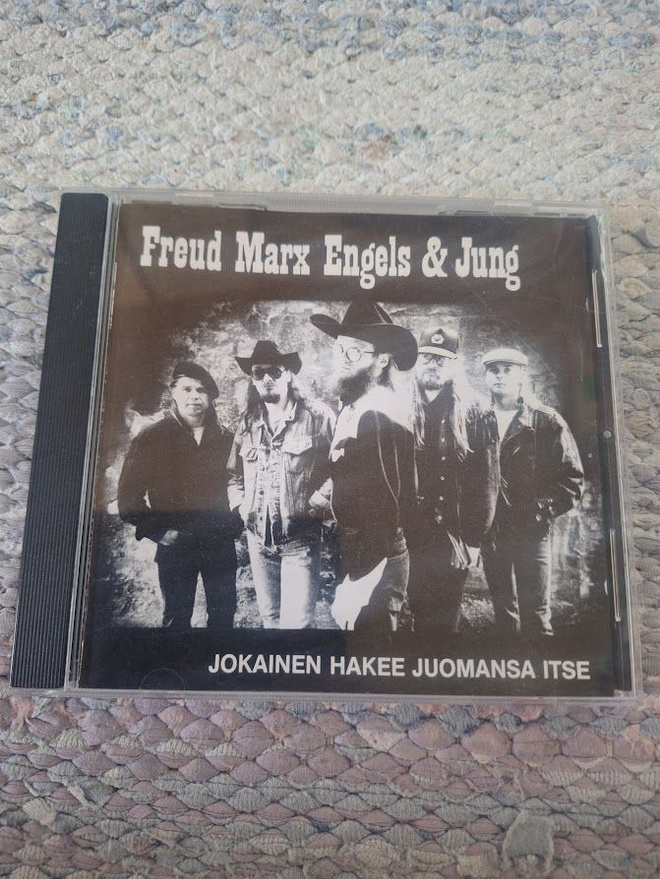 Freud Marx Engels & Jung-Jokainen Hakee Juomansa Itse