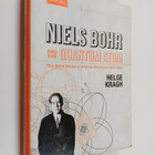 Helge Kragh : Niels Bohr and the Quantum Atom :the bohr ... - pikkukuva 1