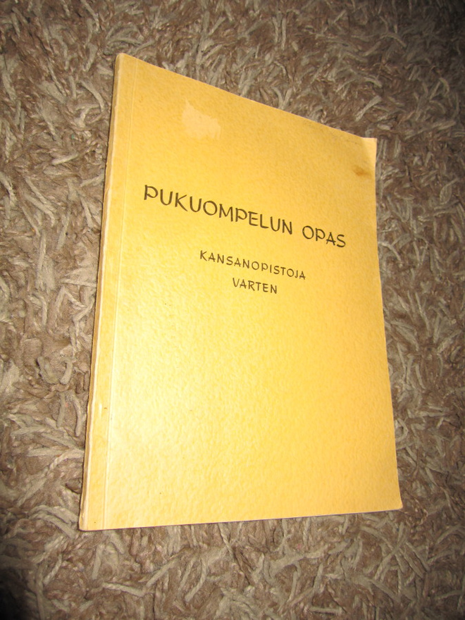 Pukuompelun opas : kansanopistoja varten