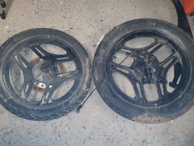 honda moottoripyörä 125cc renkaat