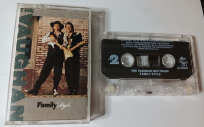 VAUGHAN BROTHERS Family Style C-KASETTI (1990) Stevie Ray