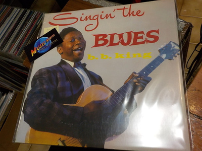 B.B. KING - SINGIN' THE BLUES UUSI LP