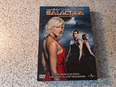 Battlestar Galactica Kausi 1 (DVD)