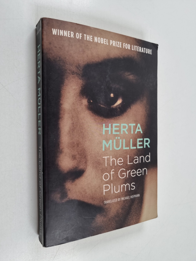 Herta Muller : The land of green plums : a novel