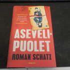 Schatz, Roman - Asevelipuolet - pikkukuva 1