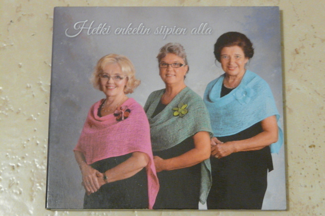 Hetki enkelin siipien alla -cd, siisti 2013
