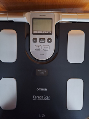 Omron kehonkoostumusmittari/ vaaka