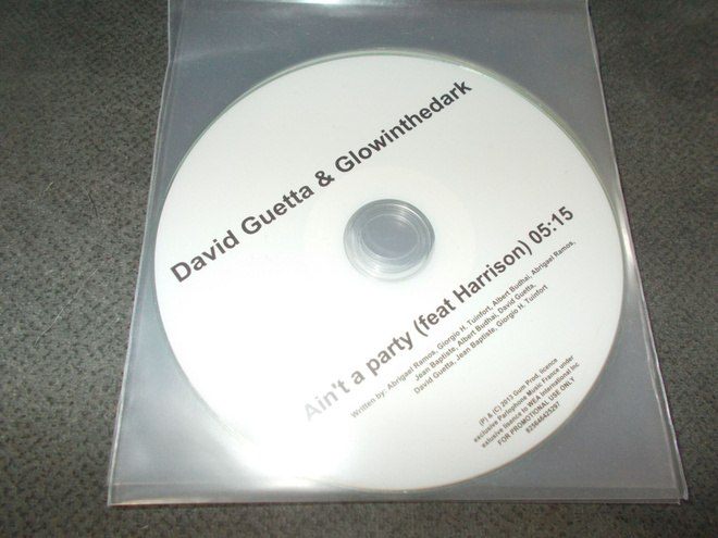 PROMO CDS GAVID GUETTA & GLOWINTHEDARK ** AIN'T A PARTY **