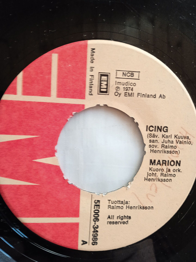 SINGLE- LEVY: KISU / MARION  EMI 5E 006- 34986